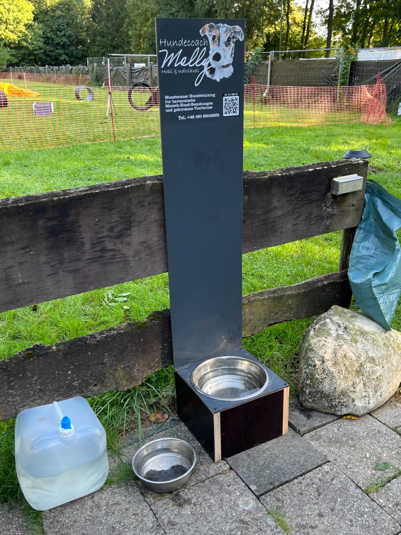 Trinkstation auf dem Hundeplatz